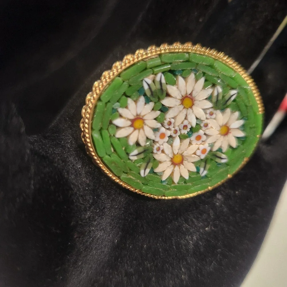 Vintage Made in Italy Micro Mosaic Floral Brooch White Daisy Green Gold Tone - Picture 2 of 9